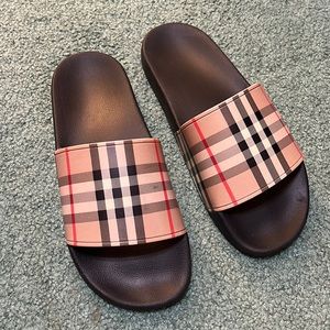 Mens Burberry plaid slides size 42